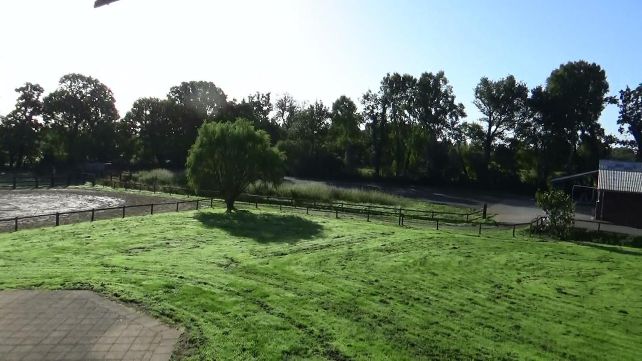 Готель Les Grands Chenes Remilly-les-Marais Екстер'єр фото